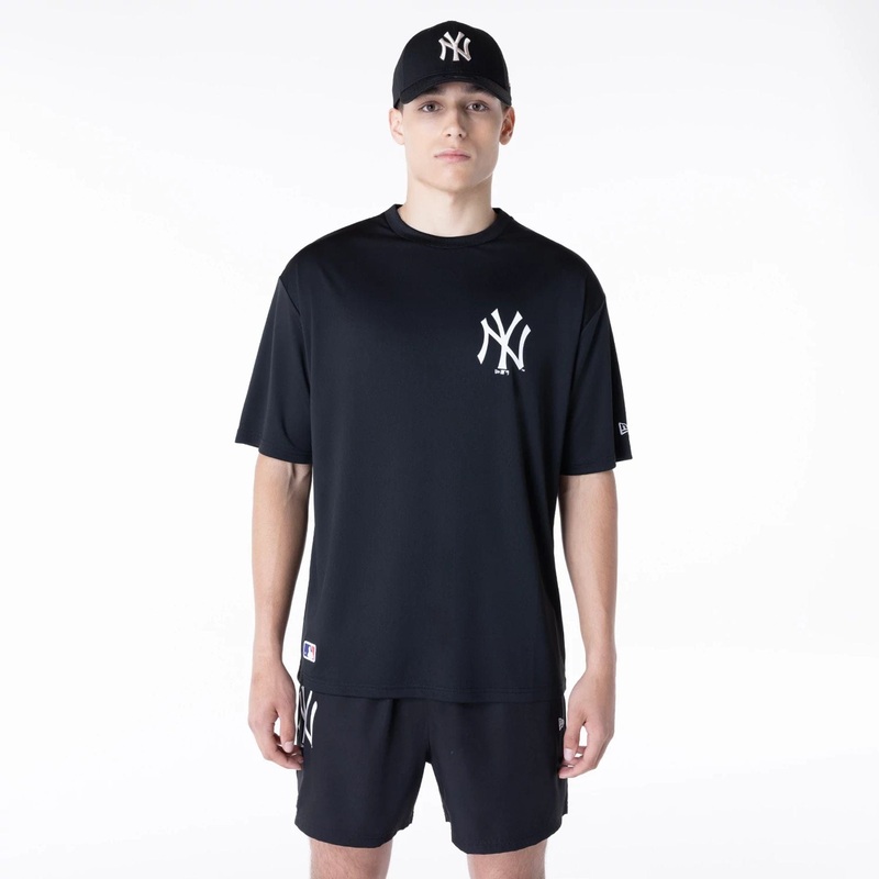 New York Yankees League Essential Black T-Shirt