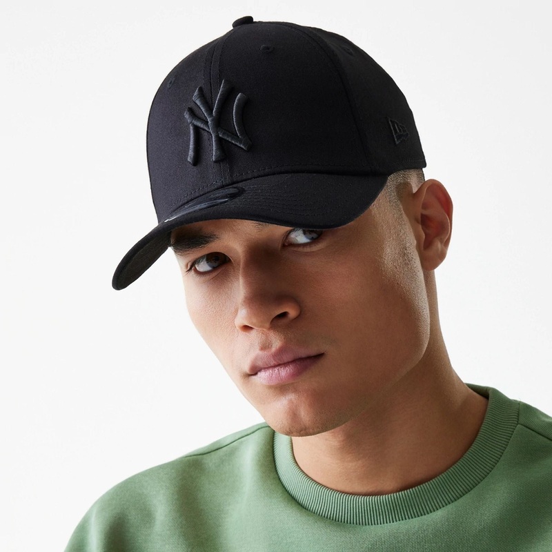 New York Yankees Classic Black Logo 39THIRTY  Cap